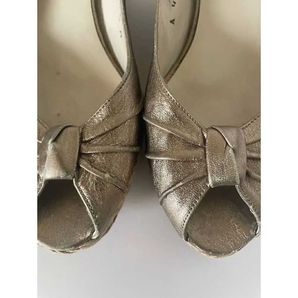 Stuart Weitzman Gold Peeptoe Slingback Espadrille Wedges Sandals • Size 7.5 🗣
